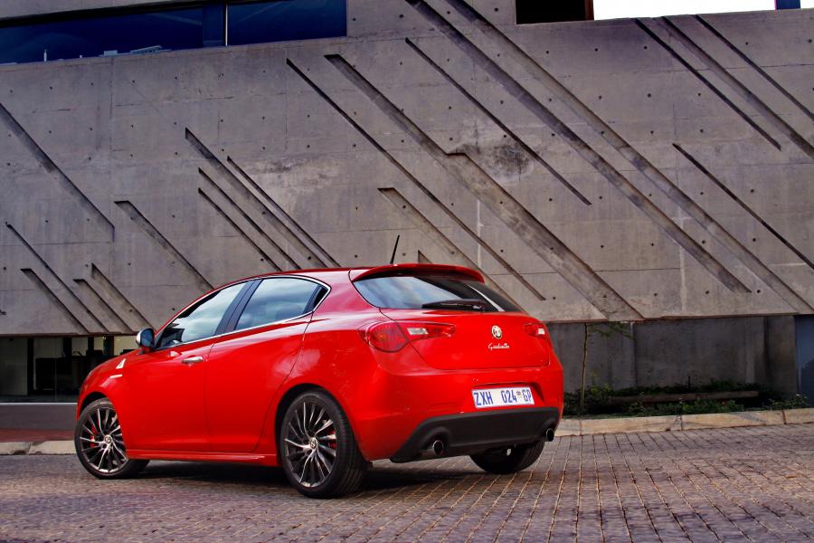  Alfa Romeo Giulietta Quadrifoglio Verde (940) 2011 года  (ZA) (фото 19 из 22)
